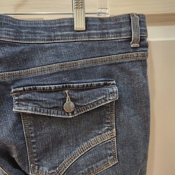 Lee Women's Sinfully Soft Jean's size 18 med, Mid Rise, Dark Wash - Picture 9 of 12